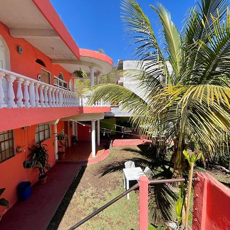 Hotel Posada Gutierrez Panajachel Exterior photo