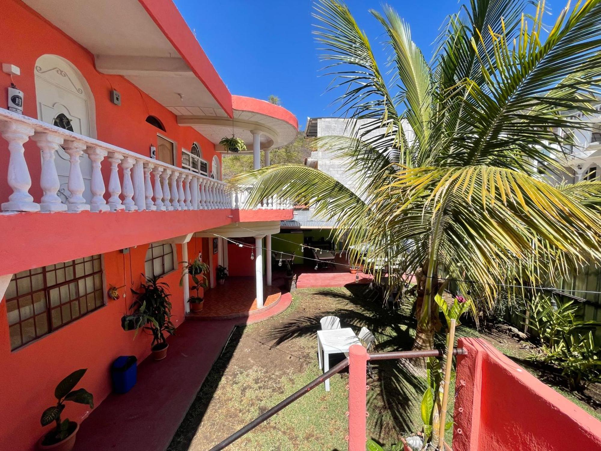 Hotel Posada Gutierrez Panajachel Exterior photo