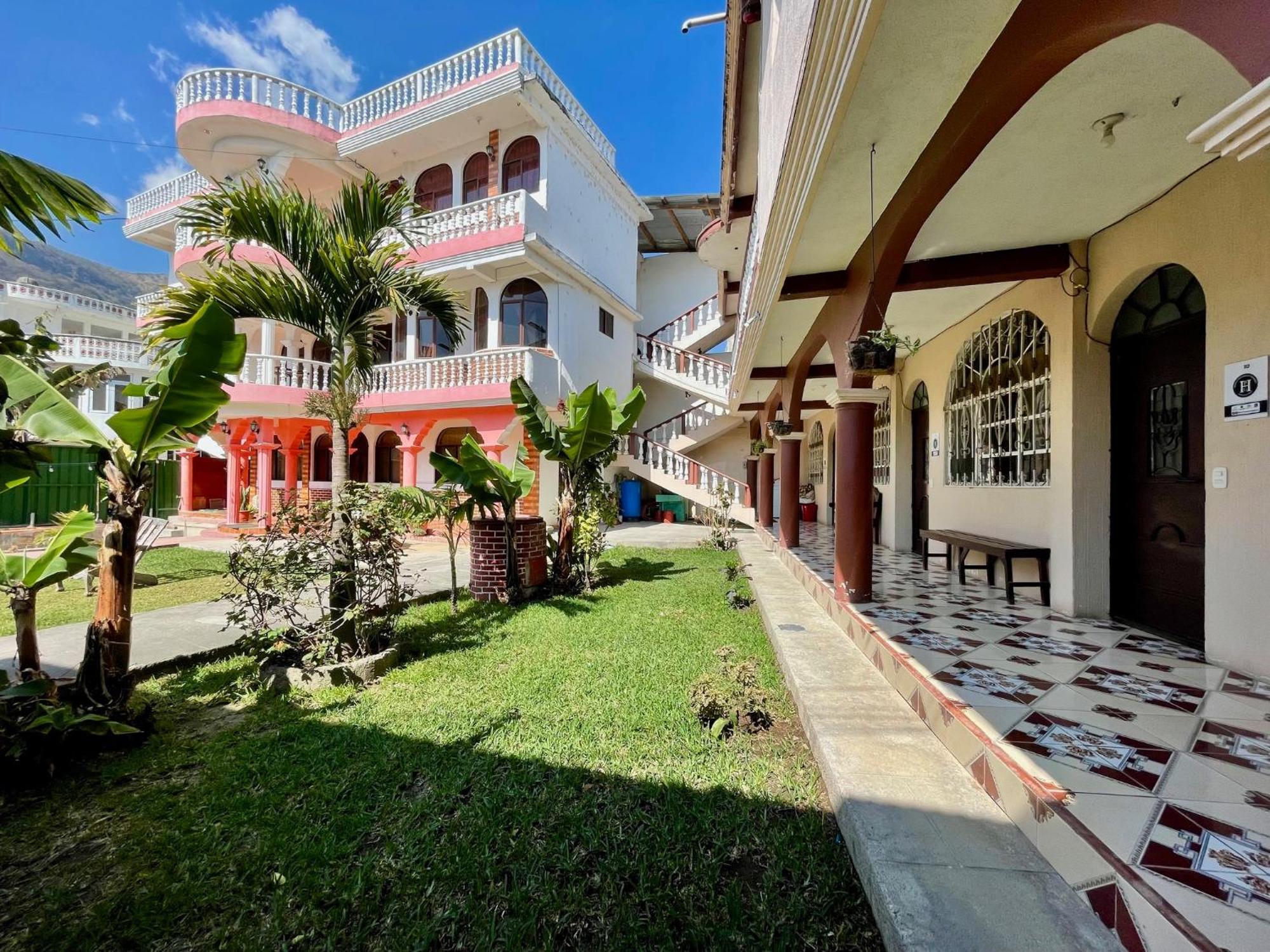 Hotel Posada Gutierrez Panajachel Exterior photo