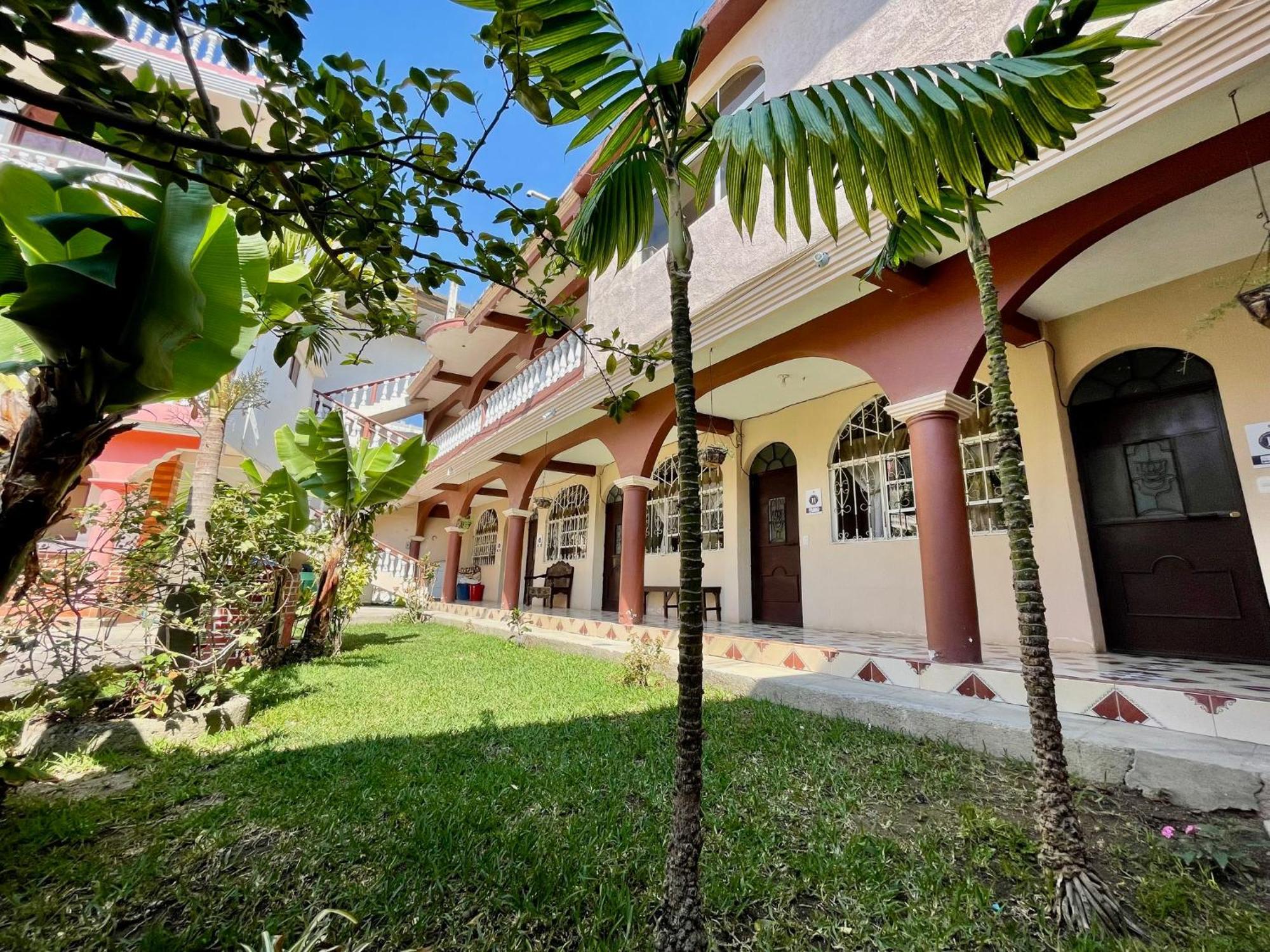 Hotel Posada Gutierrez Panajachel Exterior photo